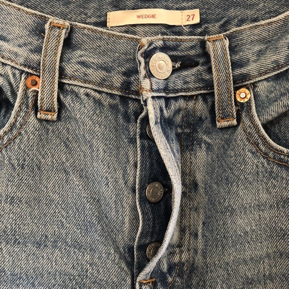 Levi’s Premium Wedgie Icon Fit Ankle Rigid Jeans in Shut Up Wash Size 27 - Picture 8 of 14